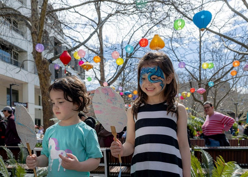 ຄຳສັ່ງຫ້າມເດັກນ້ອຍຫຼິ້ນສື່ສັງຄົມອອນລາຍ ເຮັດໃຫ້ມີການປິດບັນຊີ 4.7 ລ້ານບັນຊີ