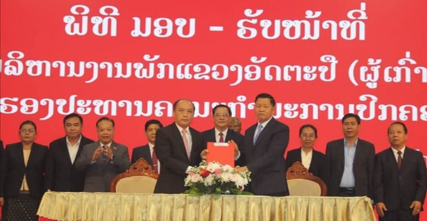 ອັດຕະປື ມອບ-ຮັບ​ ເລຂາພັກແຂວງ ລະຫວ່າງ ຜູ້ເກົ່າ ແລະ ຜູ້ໃໝ່