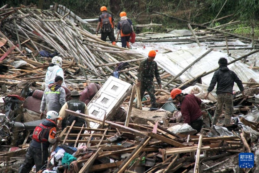 ດິນພູເຈື່ອນຢູ່ອິນໂດເນເຊຍ ເຮັດໃຫ້ມີຜູ້ເສຍຊີວິດ 10 ຄົນ 