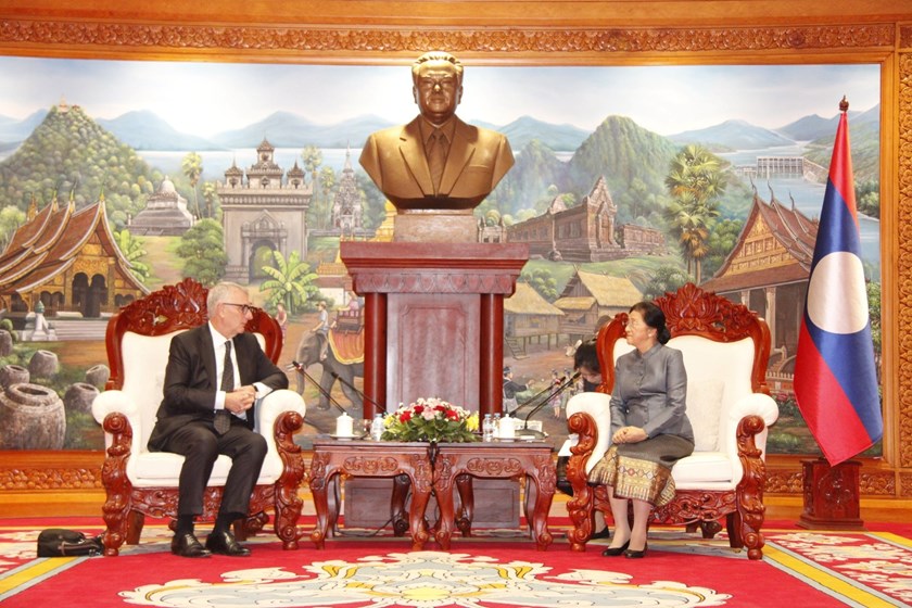 ທ່ານນາງປານີຢາທໍ່ຕູ້ ຕ້ອນຮັບທູດນູແວນເຊລັງ ປະຈຳລາວເຂົ້າຢ້ຽມຂໍ່ານັບອໍາລາ