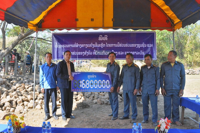 ບ້ານນາທານກ້ວຍ ເປີດຂະບວນການກໍ່ສ້າງທາງເບຕົງເຂົ້າບ້ານ ໄລຍະທຳອິດ 