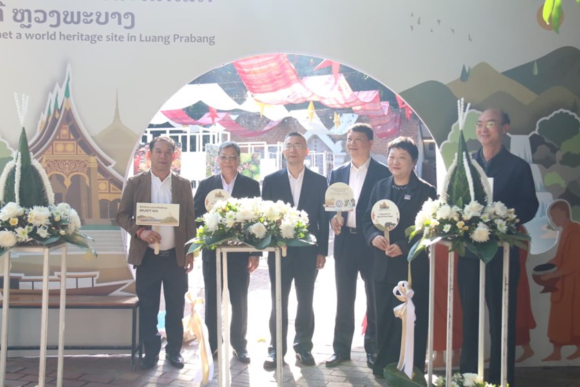 ວາງສະແດງຮູບພາບ ມໍຣະດົກໂລກມາບັນຈົບພົບກັນ ເມືອງແຮກສ່ຽວຈີນ - ລາວຈັບມືກັນ