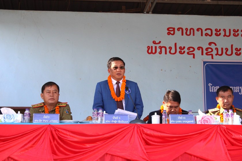 ຜູ້ສະໝັກຮັບເລືອກຕັ້ງ ສສຊ ຊຸດທີ X ແລະ ສສຂ ຊຸດທີ v ປະຈຳເຂດເລືອກຕັ້ງທີ7 ແຂວງໄຊຍະບູລີລົງໂຄສະນາຫາສຽງຢູ່ບ້ານ ໂພນໄຊ