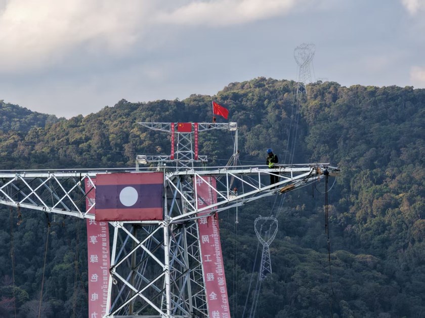 ໂຄງການເຊື່ອມຕໍ່ສາຍສົ່ງໄຟຟ້າ 500 ກິໂລໂວນລາວ-ຈີນ ໄດ້ເຊື່ອມຕໍ່ກັນຢ່າງສົມບູນ