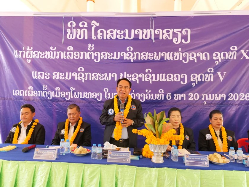 ຜູ້ສະໝັກເລືອກຕັ້ງ ສສຊ ເຂດເລືອກຕັ້ງທີ 15 ພົບປະຜູ້ມີສິດເລືອກຕັ້ງ ທີ່ບ້ານສະໝັນ