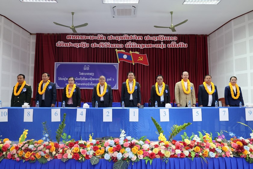 ຜູ້ຮັບສະໝັກເລືອກຕັ້ງເປັນ ສສຊ ຊຸດທີ X ປະຈໍາເຂດເລືອກຕັ້ງທີ 2 ແຂວງຜົ້ງສາລີ ລົງເຄື່ອນໄຫວສະເໜີຕົວ ແລະ ໂຄສະນາຫາສຽງ.