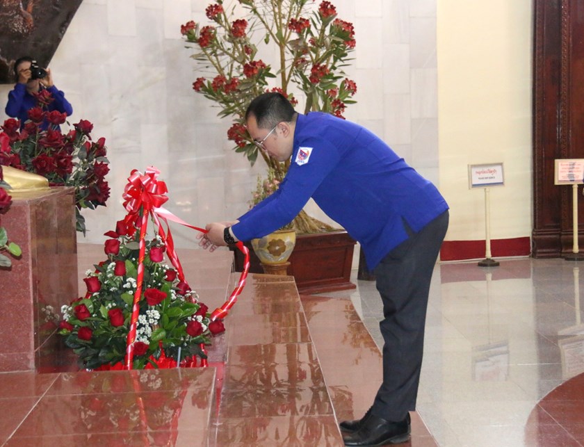 ຊາວໜຸ່ມ ຄອສພ ທັດສະນະສຶກສາຢູ່ຫໍພິພິທະພັນ ໄກສອນ ພົມວິຫານ