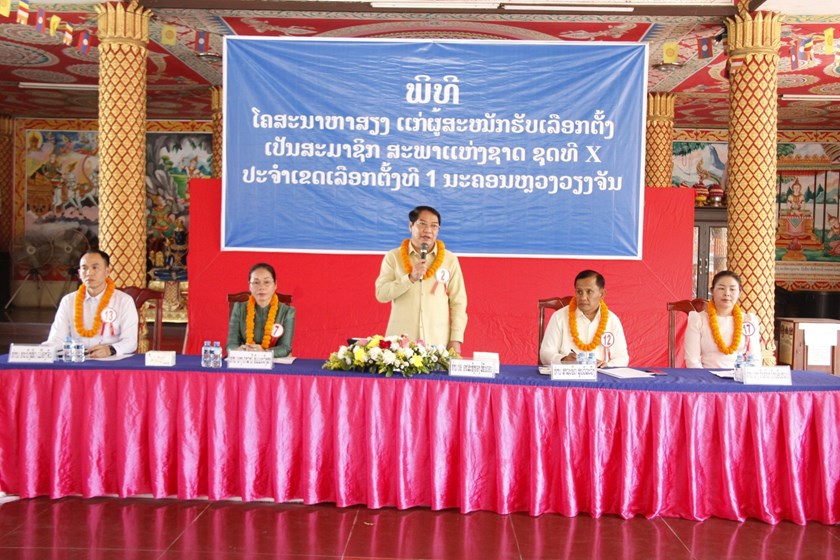 ຜູ້ສະໝັກ ສສຊ ຊຸດທີ X ປະຈຳເຂດເລືອກຕັ້ງທີ 1 ນວ ລົງພົບປະປະຊາຊົນ