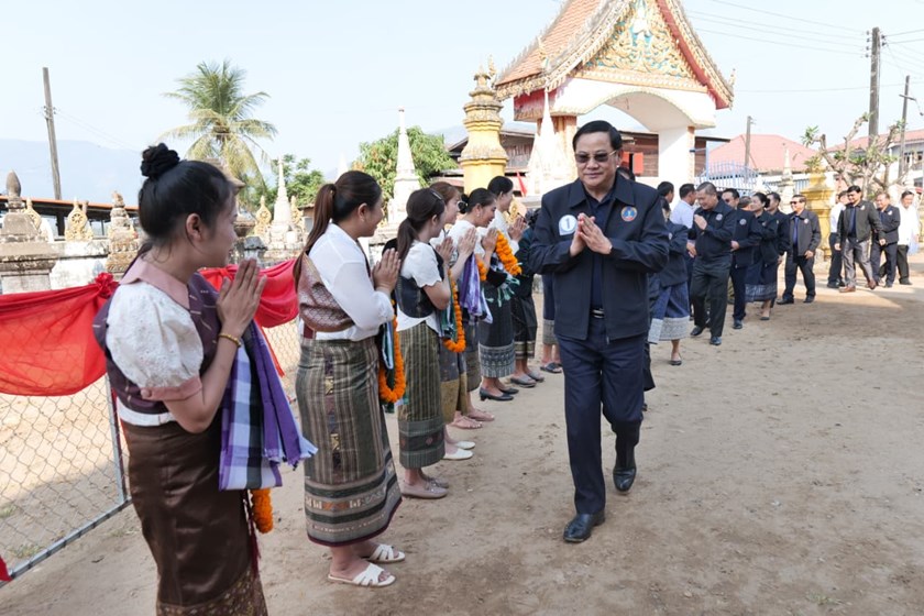 ຄະນະຜູ້ສະໝັກຮັບເລືອກຕັ້ງ ສສຊ ເຂດເລືອກຕັ້ງທີ 15 ພົບປະ ແລະ ສະເໜີຕົວ ຕໍ່ປະຊາຊົນ ເມືອງປະທຸມພອນ