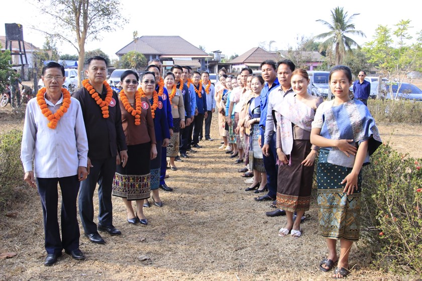 ຜູ້ສະໝັກເລືອກຕັ້ງ ສສຊ ເຂດເລືອຕັ້ງທີ 10 ແລະ ສສຂ ແຂວງວຽງຈັນ ສືບຕໍ່ລົງພົບປະຜູ້ມີສິດເລືອກຕັ້ງຢູ່ ບ້ານຫາດທາ ເມືອງແກ້ວອຸດົມ.