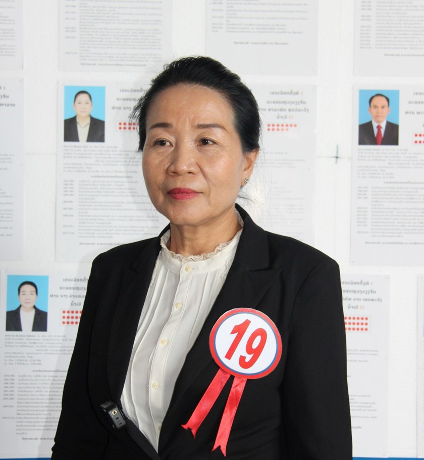 ຂ້າພະເຈົ້າມີຄວາມພ້ອມ ເຮັດໜ້າທີ່ເປັນຂົວຕໍ່ ລະຫວ່າງຂັ້ນລຸ່ມກັບຂັ້ນເທິງ