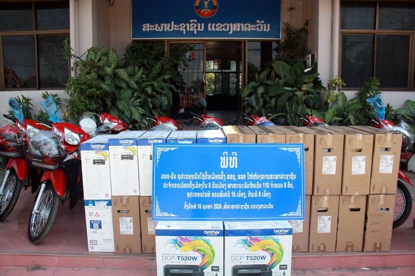 ມອບ-ຮັບ ພາຫະນະ ແລະ ອຸປະກອນຮັບໃຊ້ບັ້ນເລືອກຕັ້ງ ສສຊ ແລະ ສສຂ ໃຫ້ບັນດາເມືອງ