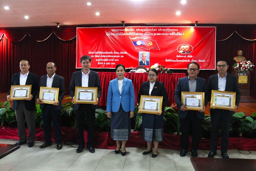 ມອບ-ຮັບໃບຢັ້ງຢືນໜ່ວຍພັກປອດໃສເຂັ້ມແຂງ, ໜັກແໜ້ນ ແລະ ຍ້ອງຍໍຜົນງານປະຈໍາປີ 2025