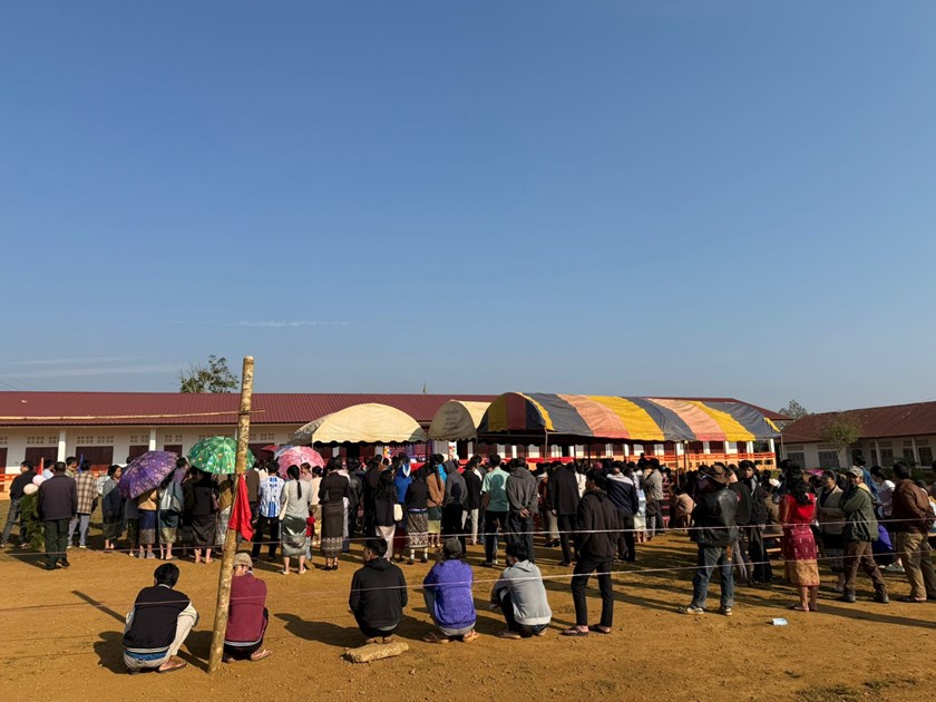 ເມືອງດາກຈຶງ ຄຶກຄື້ນ! ປະຊາຊົນໄປໃຊ້ສິດປ່ອນບັດເລືອກຕັ້ງຢ່າງຫຼວງຫຼາຍ