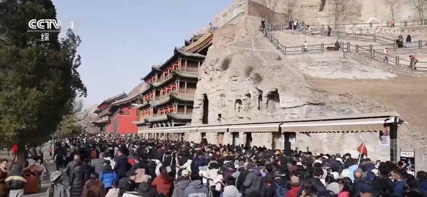 ໃນ​ໄລ​ຍະ​ພັກ​ບຸນ​ກຸດ​ຈີນ​ ມີ​ນັກ​ທ່ອງ​ທ່ຽວ​ອອກ​ເດີນ​ທາງ 596 ລ້ານ​ເທື່ອ​ຄົນ