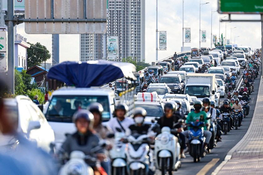 ກຳປູເຈຍ ເນລະເທດຜູ້ຕ້ອງສົງໄສຫຼອກລວງທາງອອນລາຍຫຼາຍກວ່າ 30,000 ຄົນ