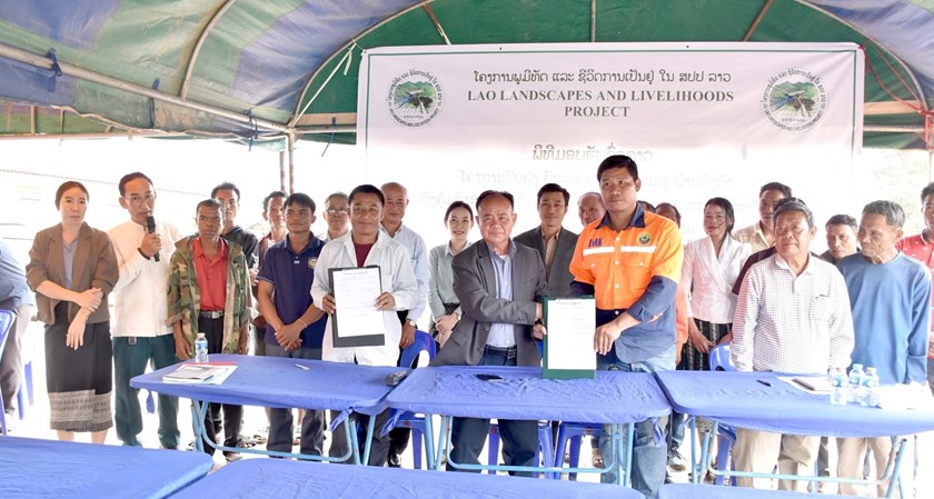 ປະຊາຊົນບ້ານດົງບັງໄດ້ຊົມໃຊ້ເສັ້ນທາງດິນແດງເສັ້ນໃໝ່