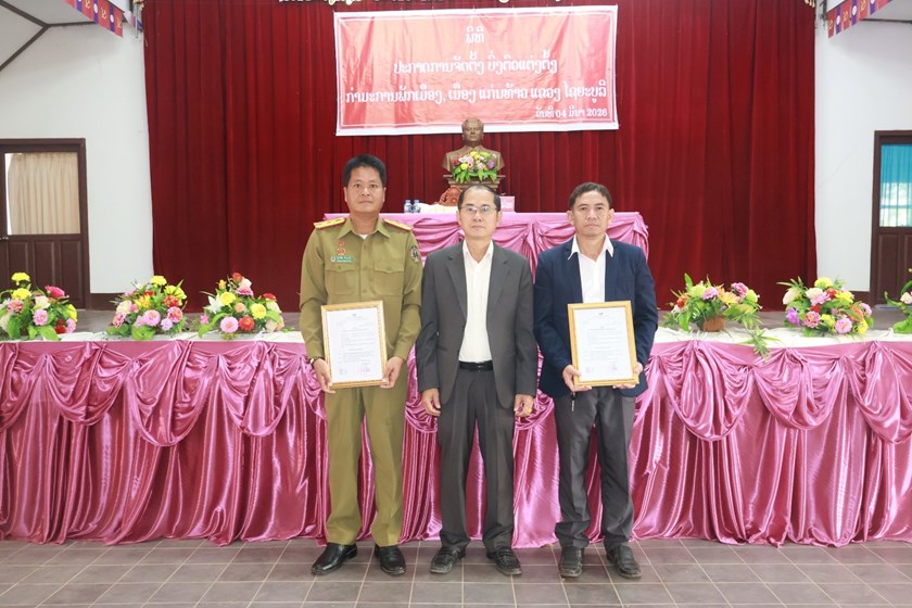 ເມືອງແກ່ນທ້າວ ປະກາດບົ່ງຕົວແຕ່ງຕັ້ງກໍາມະການພັກເມືອງ 2 ສະຫາຍ