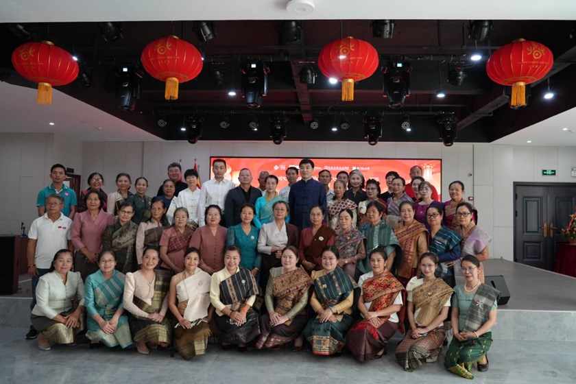 ກິດຈະກໍາພົບກັນຢູ່ຈ່ຽງໜານໃນລະດູໃບໄມ້ປົ່ງ-ເທສະການໂຄມໄຟສະເຫຼີມ  ສະຫຼອງບຸນກຸດຈີນ