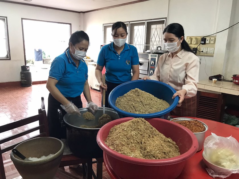 ນໍ້າໃຈສະຫະພັນແມ່ຍິງລາວ ສູ່ທະຫານແນວໜ້າ