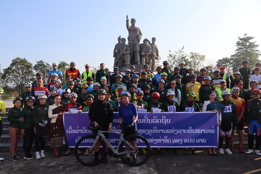 ກິດຈະກໍາຂີ່ລົດຖີບຂໍານັບຮັບຕ້ອນສະຫຼອງອຸທິຍານແຫ່ງຊາດຫີນໜາມໜໍ່ເປັນມໍລະດົກໂລກທາງທໍາມະຊາດ