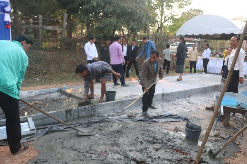 ເປີດໂຄງການກໍ່ສ້າງເສັ້ນທາງເບຕົງ ອ້ອມຂ້າງເທສະບານເມືອງຕະໂອ້ຍ 1,200 ແມັດ