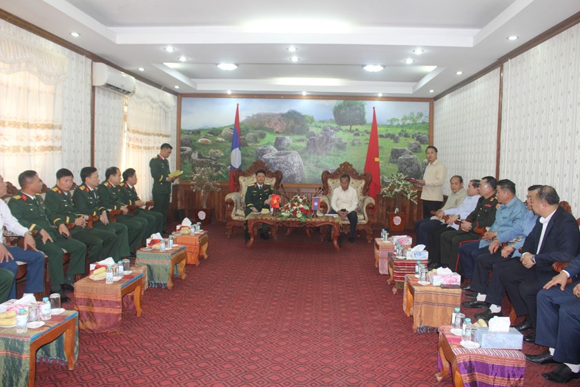 ທະຫານເຂດ4 ສສ ຫວຽດນາມ ເຂົ້າອວຍພອນການນຳແຂວງຊຽງຂວາງ