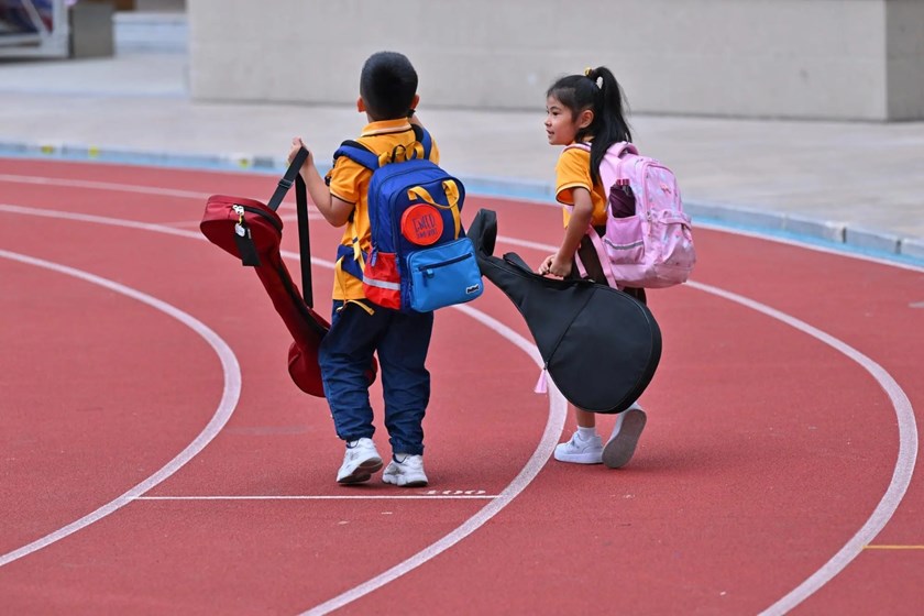 ພໍ່ແມ່ເບິ່ງແຍງເດັກນ້ອຍເວລາໃຊ້ອຸປະກອນເອເລັກໂຕຣນິກ ຊ່ວຍເພີ່ມທັກສະທາງສັງຄົມ