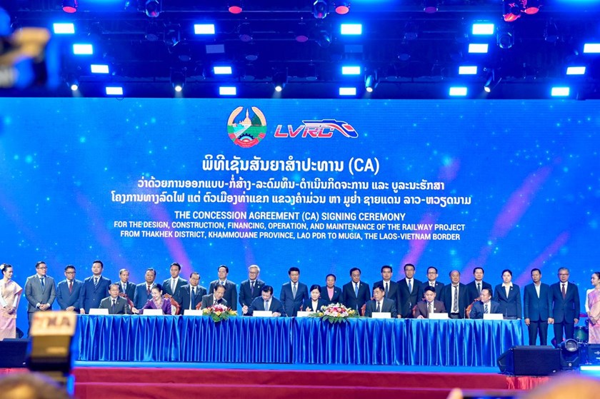 ພິທີເຊັນສັນຍາສໍາປະທານວຽກໂຄງການທາງລົດໄຟ ລາວ-ຫວຽດນາມ