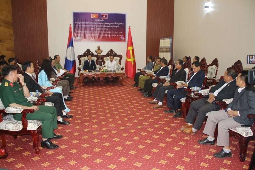 ຄະນະນໍາແຂວງກວາງຫງາຍ ເຂົ້າອ່ວຍພອນ ຄະນະນຳແຂວງເຊກອງ