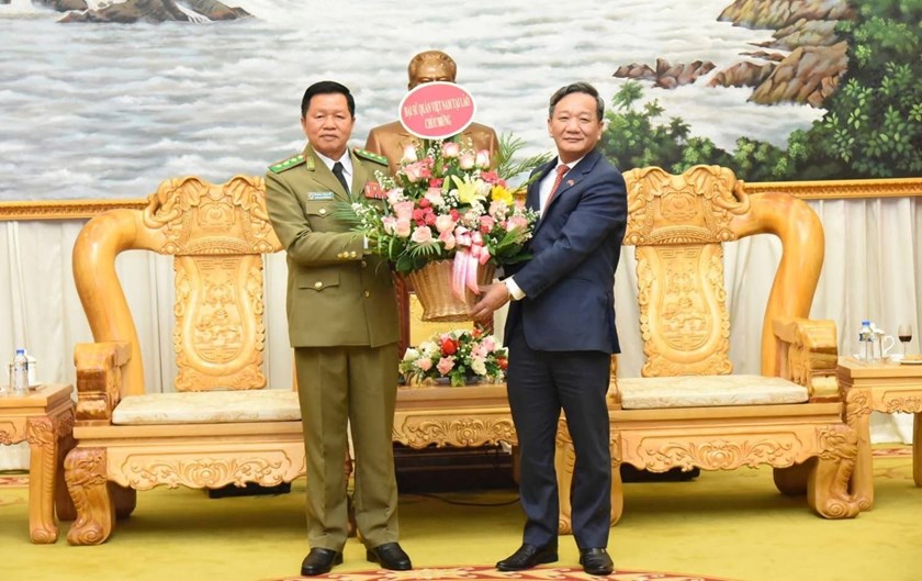 3 ພາກສ່ວນ ເຂົ້າອວຍພອນຄະນະນໍາກະຊວງ ປກສ ໂອກາດວັນສ້າງຕັ້ງກຳລັງ ປກສ