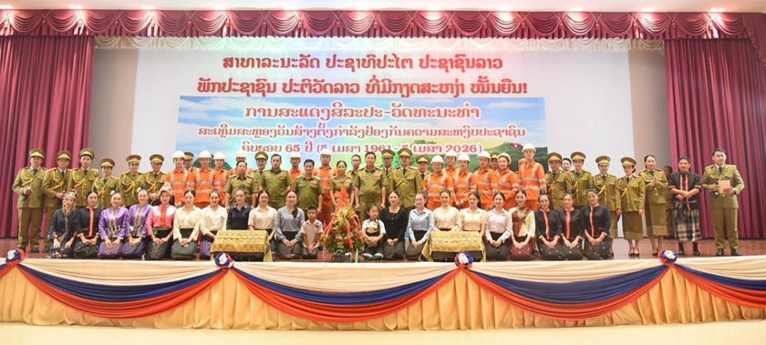 ສະແດງສິລະປະ-ວັດທະນະທຳສະຫຼອງວັນສ້າງຕັ້ງກຳລັງປ້ອງກັນຄວາມສະຫງົບ  ຄົບຮອບ 65 ປີ