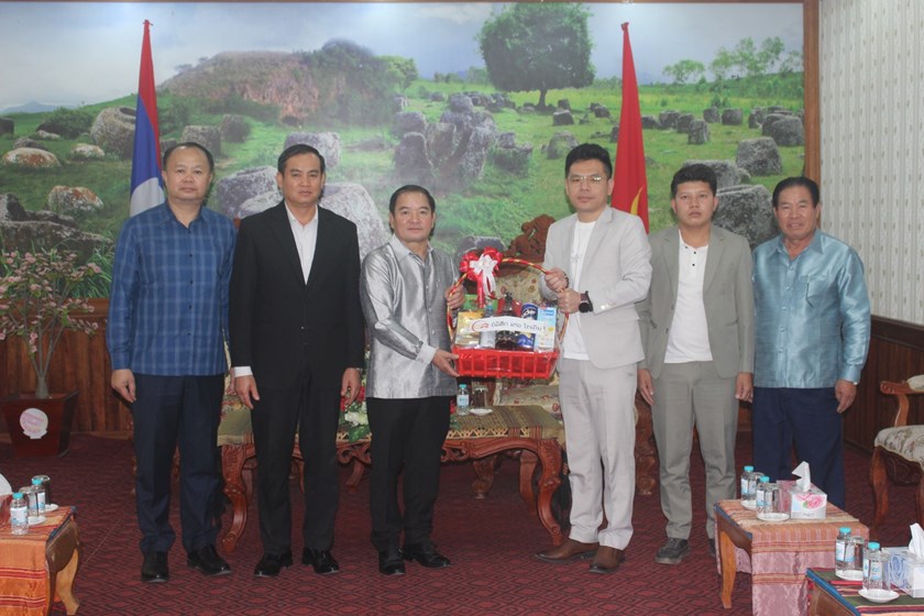 ບໍລິສັດລາວໂກເດີນອວຍພອນການນຳແຂວງຊຽງຂວາງ