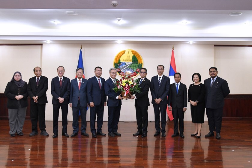 ທ່ານ ທອງສະຫວັນ ພົມວິຫານ ຕ້ອນຮັບບັນດາທູດອາຊຽນ ປະຈໍາ ສປປ ລາວ