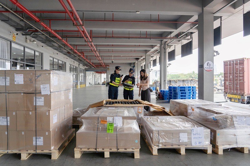 ມູນ​ຄ່າ​ການ​ນຳ​ເຂົ້າ - ສົ່ງ​ອອກ​ ຜ່ານ​ດ່ານ​ທາງ​ຫຼວງຈູ່​ໄຫ​ ຂອງ​ຂົວ​ໃຫຍ່ ຮົງ​ກົງ-ຈູ່​ໄຫ-ມາ​ກາວ ​ບັນ​ລຸ​ 96 ຕື້ 170 ລ້ານຢວນ