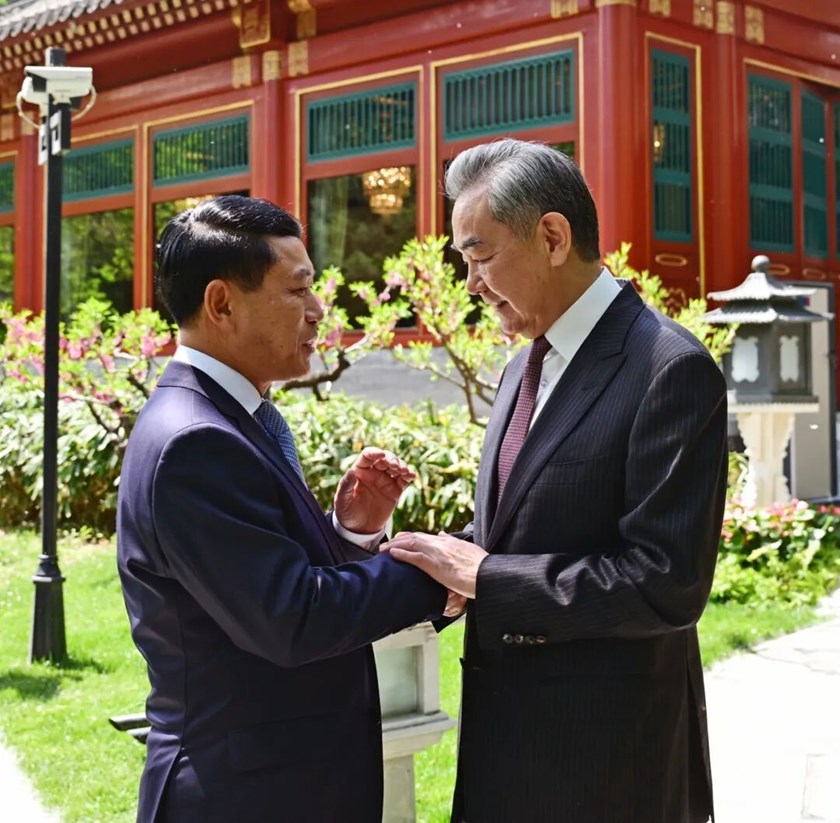 ຜູ້​ຕາງໜ້າ​ພິ​ເສດຂອງ ສະ​ຫາຍເລ​ຂາ​ທິກ​ານ​​ໃຫ​ຍ່  ​ຄະ​ນະ​ບໍ​ລິ​ຫານ​ງານ​ສູນ​ກາງພັກ ປປ ​ລາວ ຢ້ຽມຢາ​ມ​ ສປ ຈີນ