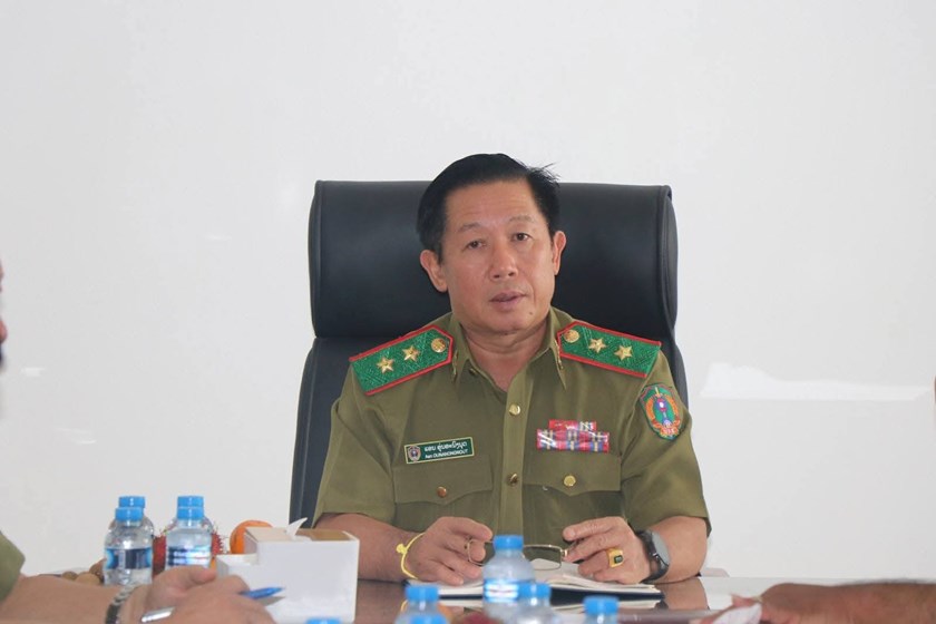 ຮອງລັດຖະມົນຕີກະຊວງ ປກສ ຢ້ຽມຢາມໂອ້ລົມຄະນະນຳ ປກສ ແຂວງອັດຕະປື