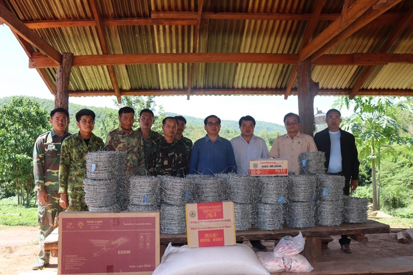 ຄະນະບໍລິຫານງານພັກເມືອງບໍ່ແຕນ ເຄື່ອນໄຫວຊຸກຍູ້ທະຫານຊາຍແດນ 159