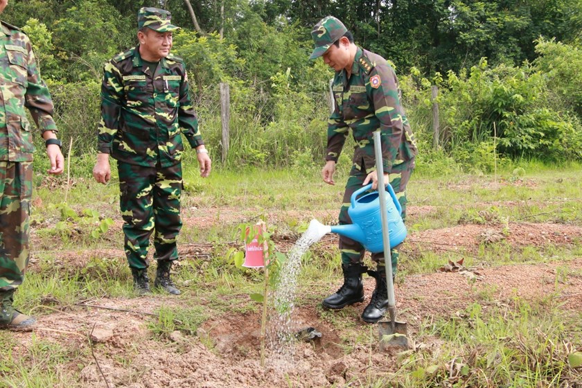 ກົມໃຫຍ່ເສນາທິການກອງທັບ ຈັດພິທີປູກຕົ້ນໄມ້ ແລະ ປ່ອຍປາ