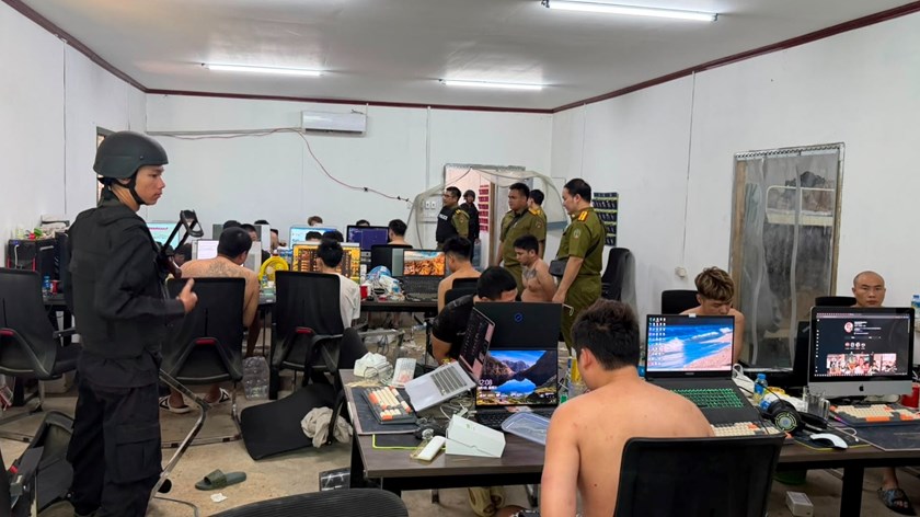 ເຈົ້າໜ້າທີ່ຕຳຫຼວດມ້າງແກ້ງສະແກມເມີ ຢູ່ເມືອງໄຊທານີ ກັກຕົວຜູ້ກະທຳຜິດ 20 ກວ່າຄົນ