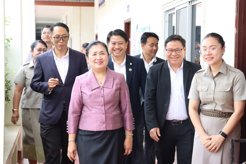 ຮອງລັດຖະມົນຕີກະຊວງ ສສກ ລົງຕິດຕາມການສອບເສັງຈົບຊັ້ນ ມ.4 ຢູ່ ນວ