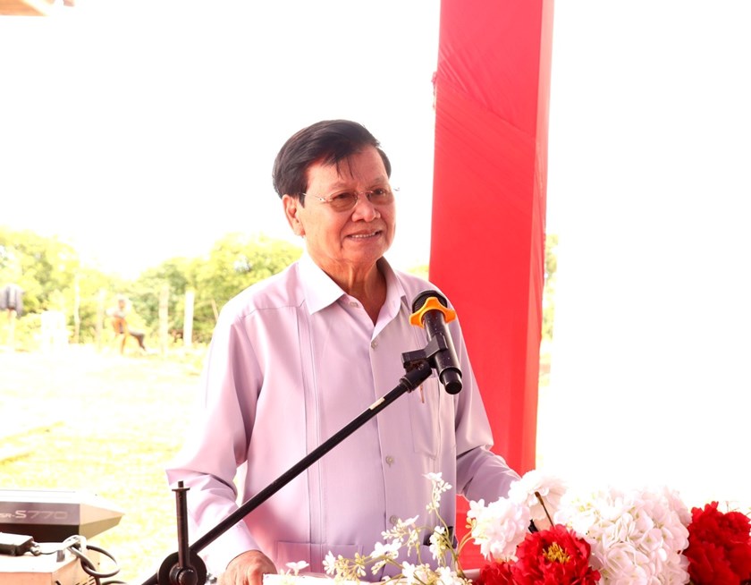 ເລຂາທິການໃຫຍ່ ໃຫ້ຂະໜານນາມ ຕາແສງຕາເວັນອອກ ລອຍເມກ