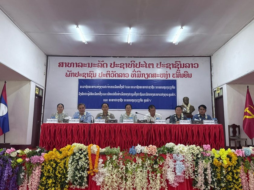 ສສຊ-ສສນວ ລົງພົບປະກັບຜູ້ມີສິດເລືອກຕັ້ງເມືອງສັງທອງ