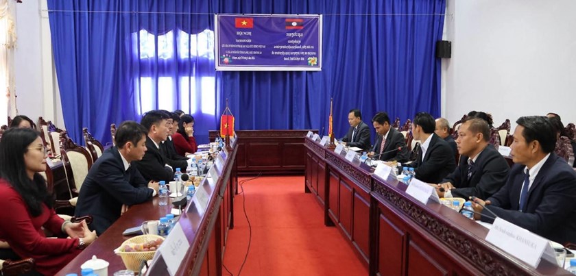ສານປະຊາຊົນ ອັດຕະປື​-​ກວາງຫງາຍ ເພີ່ມທະວີການຮ່ວມມື ປ້ອງກັນ-ຕ້ານອາຊະຍາກຳຂ້າມຊາຍແດນ