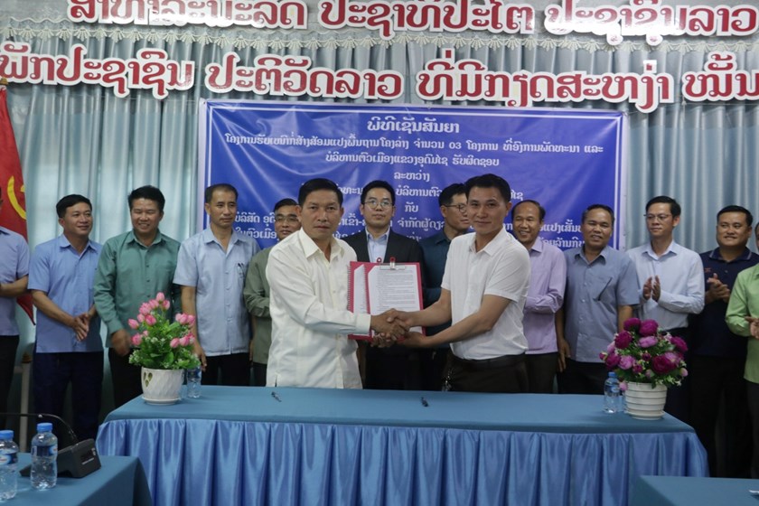 ອພບຕ ເຊັນສັນຍາຮ່ວມກັບ 3 ບໍລິສັດ ເພື່ອສ້ອມແປງພື້ນຖານໂຄງລ່າງຕົວເມືອງ ມູນຄ່າ 1.8 ຕື້ກີບ