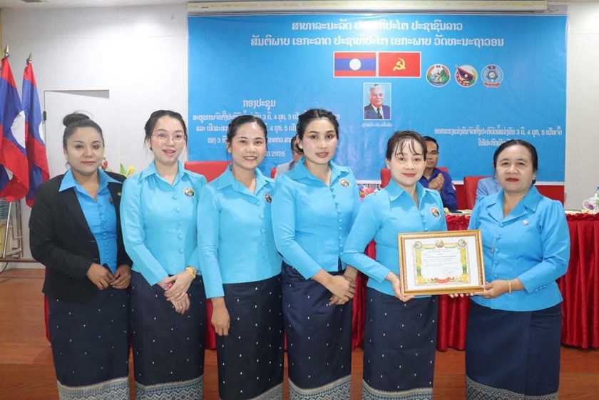 ອັດຕະປື ສ້າງໄດ້ 18 ບ້ານແມ່ຍິງ 3 ດີ