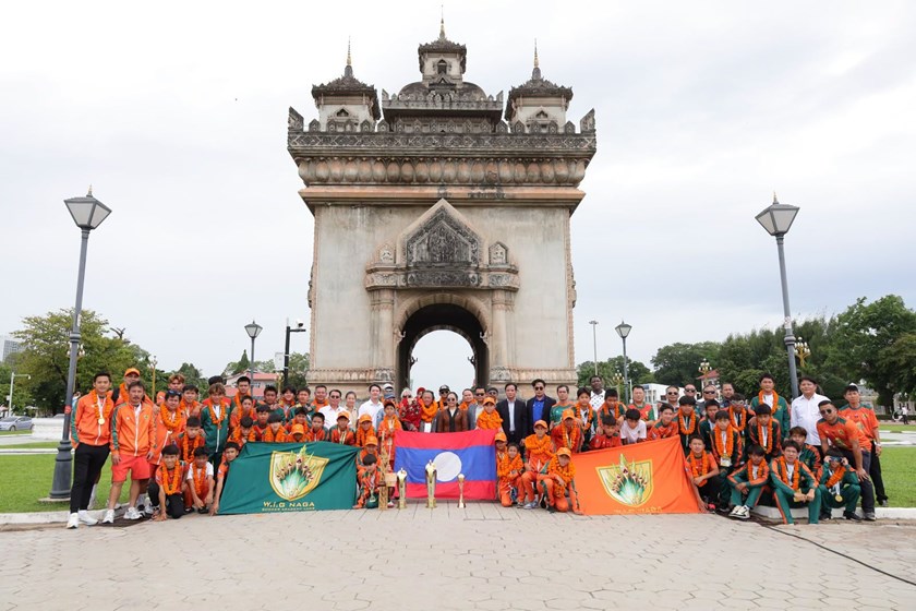 ດັບເບິນຢູໄອຈີ ນາຄາ ແຊັມໄອເບີ ຄັບ 2 ສະໄໝ ຖືກຕ້ອນຮັບຢ່າງສົມກຽດ