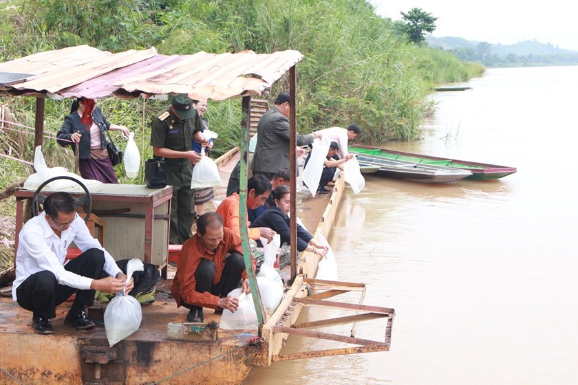 ແກ່ນທ້າວ ປ່ອຍ​ປາສະຫຼອງວັນປ່ອຍປາ ແລະ ສັດນໍ້າແຫ່ງຊາດ