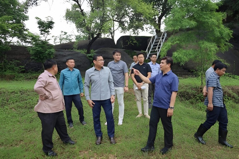 ເລຂາພັກແຂວງຄຳມ່ວນ ລົງກວດກາສະຖານທີ່ ສ້າງ “ແລນມາກໃໝ່” ຂອງເມືອງທ່າແຂກ