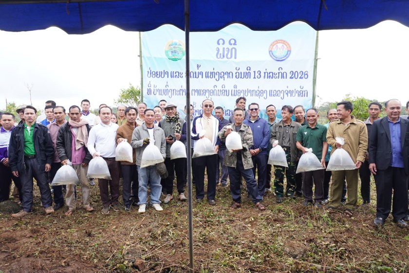 ປາກຊ່ອງ ປ່ອຍປາ ລົງ​ສູ່​ແຫຼ່ງ​ນ້ຳ​ທຳ​ມະ​ຊາດພ້ອມປະກາດສ້າງຕັ້ງວັງສະຫງວນແຫ່ງໃໝ່